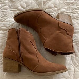 Brown/tan booties